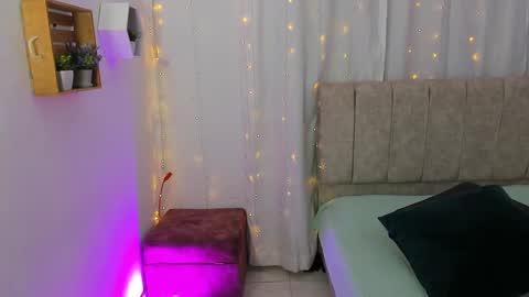 Snapshot of _little_ivy chatting on January 30, 2025, 7:59 pm Ivy 3 online show from January 30, 2025, 7:59 pm