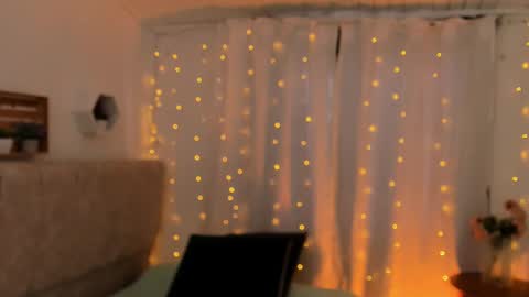 Snapshot of _little_ivy chatting on February 20, 2025, 9:31 pm Ivy 3 online show from February 20, 2025, 9:31 pm