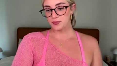 Lily online show from June 10, 2026, 3:18 am