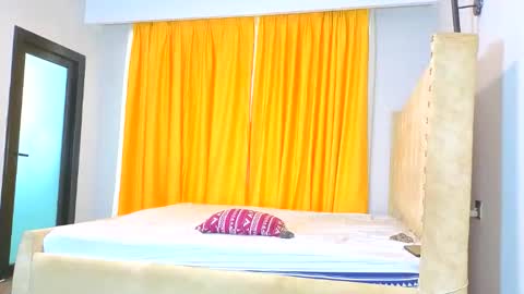 Littlevenus online show from April 23, 2026, 12:29 pm