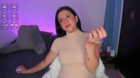 Snapshot of _lucianapalmer chatting on November 13, 2025, 12:15 pm online show from November 13, 2025, 12:15 pm