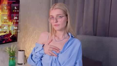 Monica online show from October 6, 2025, 4:26 pm