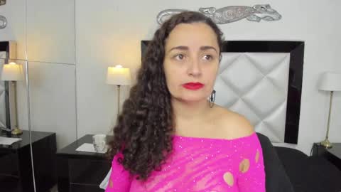  luna  sweet  online show from March 8, 2025, 4:01 am