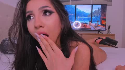 Lynna online show from January 24, 2025, 4:37 am