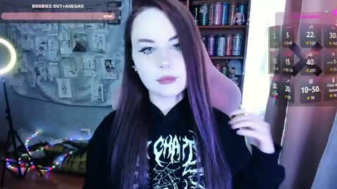 Mia online show from May 7, 2026, 4:18 am