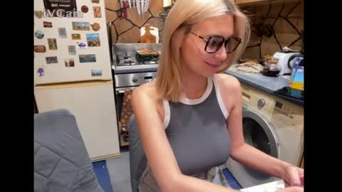 Snapshot of _magic_kis chatting on April 18, 2026, 12:03 am _magic_kis online show from April 18, 2026, 12:03 am