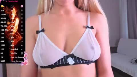 Snapshot of _maneki_neko_ chatting on June 17, 2026, 7:22 am Emma online show from June 17, 2026, 7:22 am