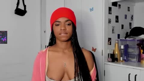 Snapshot of _marcela_22 chatting on February 19, 2025, 5:16 am MARCELA online show from February 19, 2025, 5:16 am