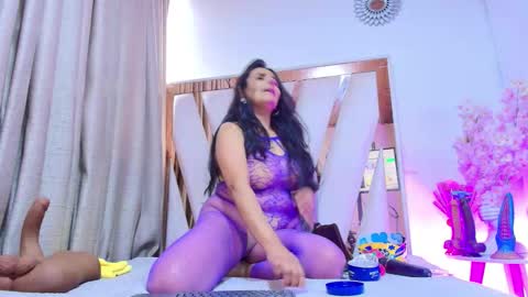 _marcela__ online show from November 16, 2025, 1:49 pm