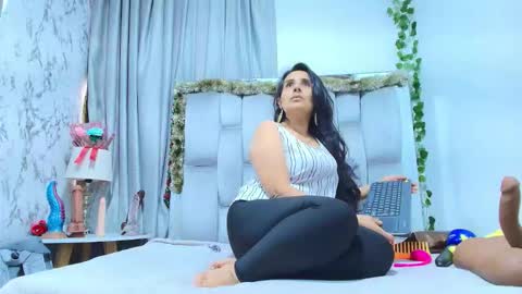 _marcela__ online show from December 16, 2025, 12:32 pm