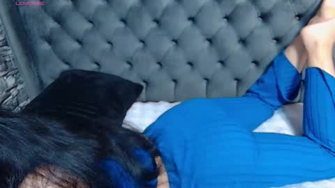  Mari  online show from November 25, 2025, 8:14 am