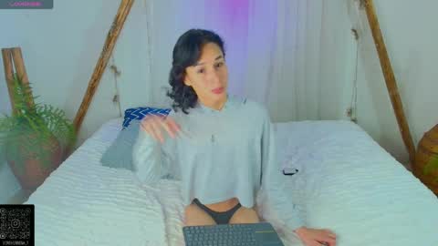Mariana Fox online show from April 9, 2026, 3:06 am