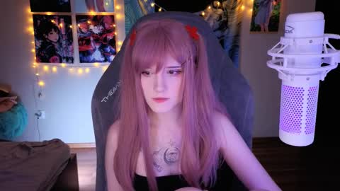 Snapshot of _mariko_ chatting on March 6, 2025, 2:40 pm Mariko online show from March 6, 2025, 2:40 pm