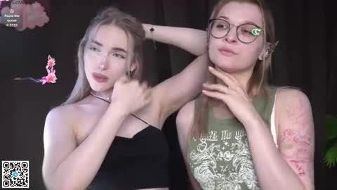 Snapshot of _medal_of_horny_ chatting on September 17, 2025, 5:53 am Elva and Kate online show from September 17, 2025, 5:53 am