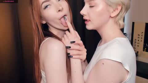Elva and Kate  online show from April 26, 2026, 7:28 am