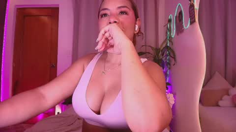 Marce  online show from May 26, 2026, 10:22 am