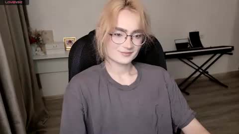 _meow_neko_ online show from July 6, 2026, 12:46 pm