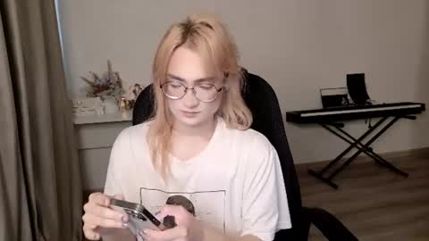 _meow_neko_ online show from July 14, 2026, 11:49 am