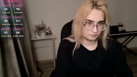 _meow_neko_ online show from July 15, 2026, 8:36 pm