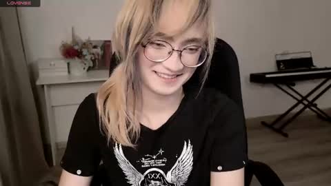 _meow_neko_ online show from July 25, 2026, 2:42 am