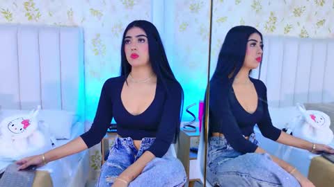 Mia Monroe online show from November 6, 2025, 7:48 pm