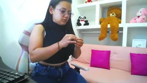 Snapshot of _miaaleon chatting on January 11, 2025, 12:50 pm Mia online show from January 11, 2025, 12:50 pm