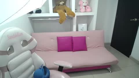 Snapshot of _miaaleon chatting on January 18, 2025, 2:44 pm Mia online show from January 18, 2025, 2:44 pm