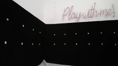 Snapshot of _miaaleon chatting on February 25, 2025, 6:53 pm Mia online show from February 25, 2025, 6:53 pm