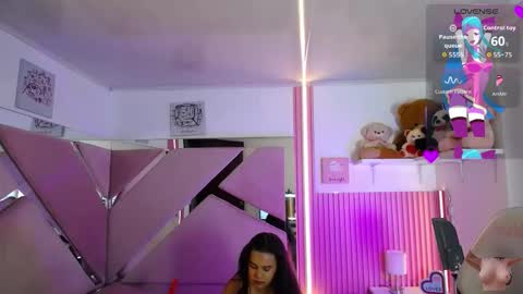 Snapshot of _miaaleon chatting on October 3, 2025, 12:57 pm Mia online show from October 3, 2025, 12:57 pm