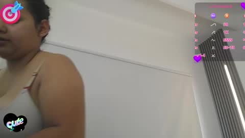 Snapshot of _miaaleon chatting on October 4, 2025, 12:47 pm Mia online show from October 4, 2025, 12:47 pm