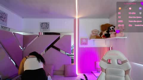 Snapshot of _miaaleon chatting on October 6, 2025, 12:24 pm Mia online show from October 6, 2025, 12:24 pm