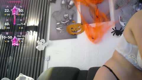 Snapshot of _miaaleon chatting on October 25, 2025, 12:45 pm Mia online show from October 25, 2025, 12:45 pm