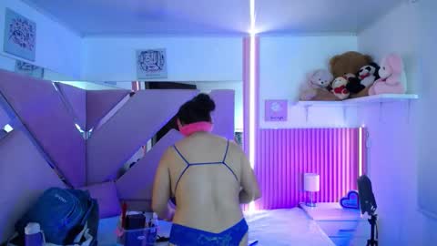 Snapshot of _miaaleon chatting on November 24, 2025, 12:49 pm Mia online show from November 24, 2025, 12:49 pm