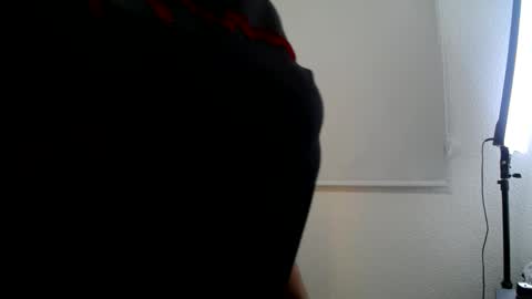 Snapshot of _miaaleon chatting on December 16, 2025, 12:43 pm Mia online show from December 16, 2025, 12:43 pm