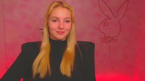 Snapshot of _mila_la_ chatting on December 3, 2024, 9:55 am Melanie online show from December 3, 2024, 9:55 am