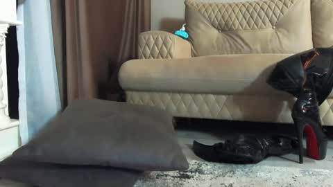 Snapshot of _milagoddess chatting on December 10, 2024, 5:55 pm AstrideVonTeese online show from December 10, 2024, 5:55 pm