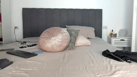 Snapshot of _milagoddess chatting on March 3, 2025, 8:32 pm AstrideVonTeese online show from March 3, 2025, 8:32 pm