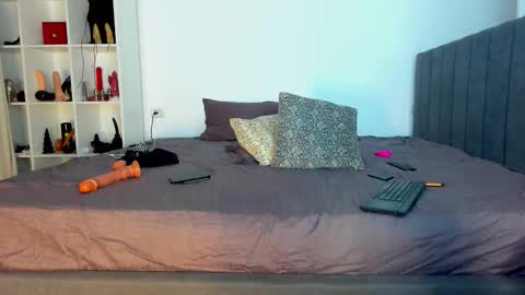 Snapshot of _milagoddess chatting on September 17, 2025, 4:52 pm AstrideVonTeese online show from September 17, 2025, 4:52 pm