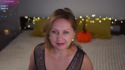 _million_dollarsmile online show from September 17, 2025, 9:33 am