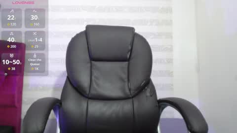 _milu23_ online show from May 11, 2026, 4:04 pm