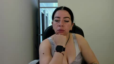 _miss_coco_ online show from April 23, 2026, 12:29 pm