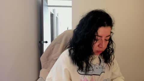 _miss_coco_ online show from April 28, 2026, 12:32 pm