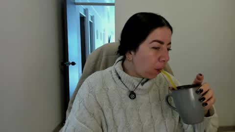 _miss_coco_ online show from April 30, 2026, 12:33 pm