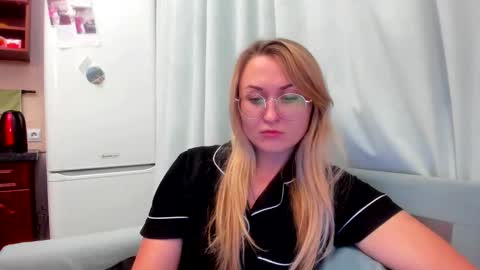 Snapshot of _miss_eva_ chatting on October 10, 2025, 8:19 pm Eva online show from October 10, 2025, 8:19 pm