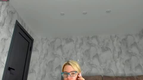 Snapshot of _miss_strawberry_ chatting on May 12, 2026, 5:59 am Sofia birthday october 29 online show from May 12, 2026, 5:59 am