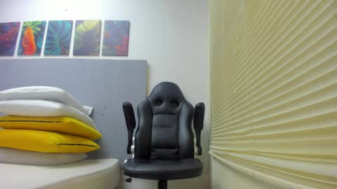 _molly_rosse_ online show from April 24, 2026, 12:07 pm