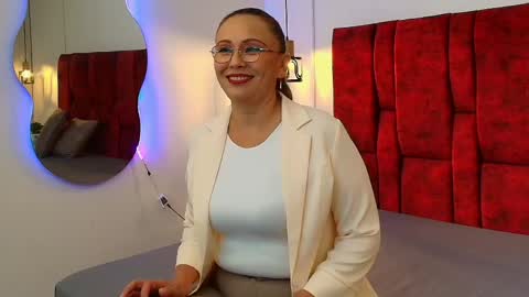 _monaliza_ online show from April 24, 2026, 12:18 pm