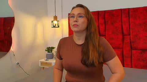 Snapshot of _monaliza_ chatting on May 8, 2026, 12:21 pm _monaliza_ online show from May 8, 2026, 12:21 pm