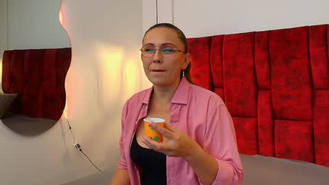 Snapshot of _monaliza_ chatting on May 9, 2026, 12:21 pm _monaliza_ online show from May 9, 2026, 12:21 pm