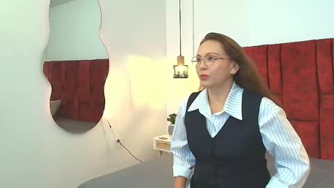 Snapshot of _monaliza_ chatting on June 6, 2026, 12:10 pm _monaliza_ online show from June 6, 2026, 12:10 pm